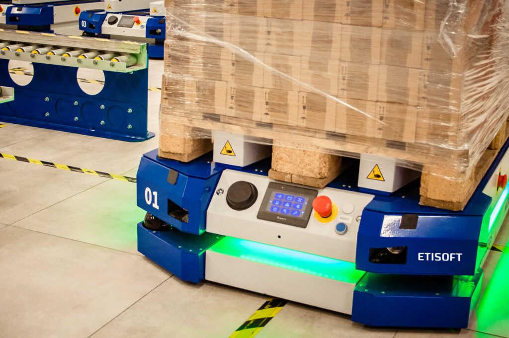 Mobilné roboty AGV/AMR - ETISOFT